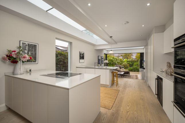 Chisholm Road, London photo 2