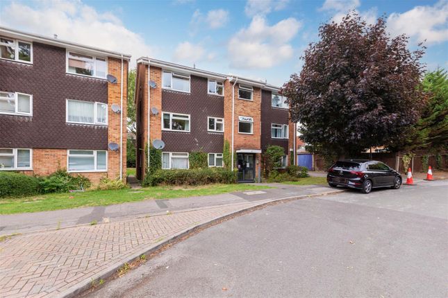 25 Suffolk Close-1.Jpg