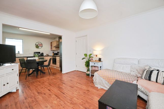 Flat 4, Morehall Court,, Station Road, Folkestone photo 2