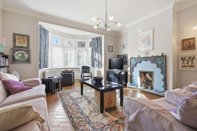 31, Bushey Avenue, South Woodford photo 2