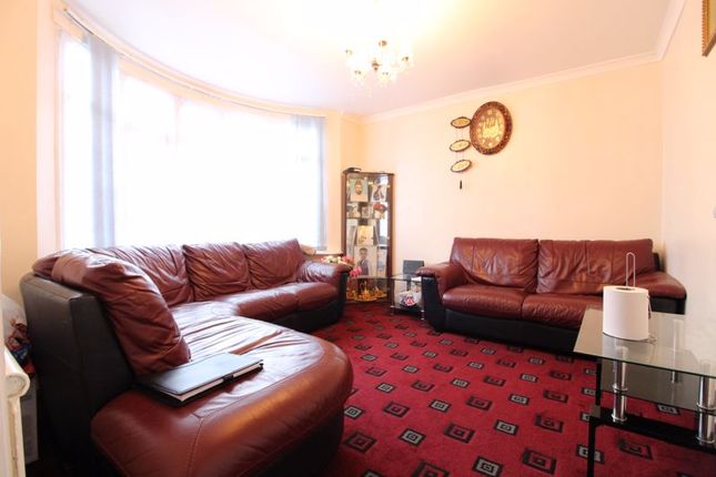 End terrace house for sale in Austin Road, Luton