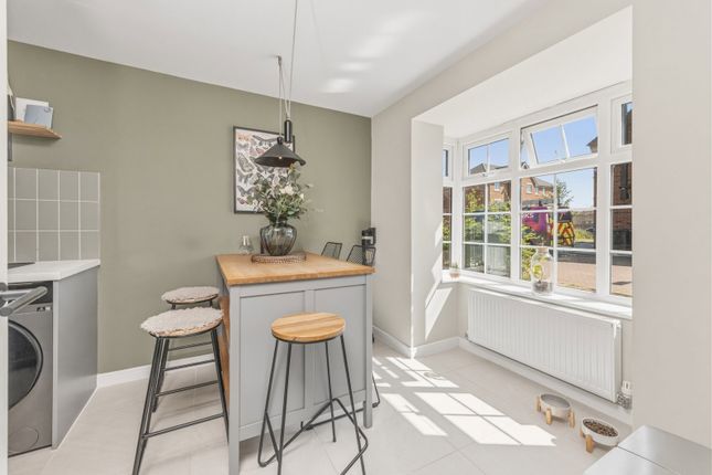 10, Edith Sykes Drive, Leeds photo 2