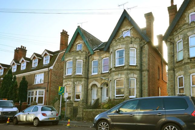 Thumbnail Flat to rent in York Road, Guildford