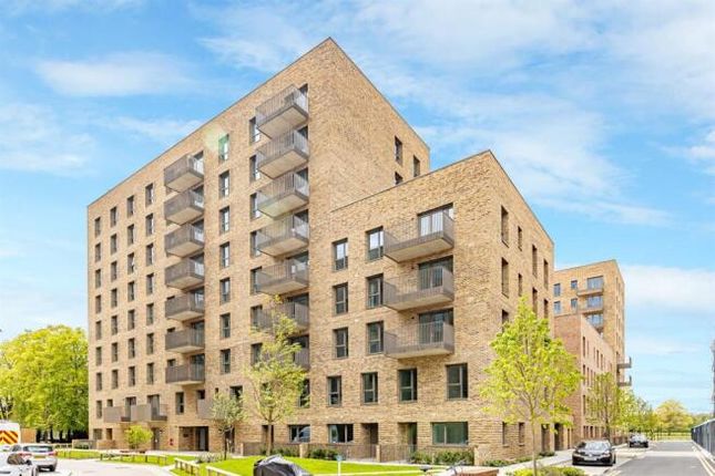 Thumbnail Flat to rent in Braunton Court, Clovelly Road, Hounslow