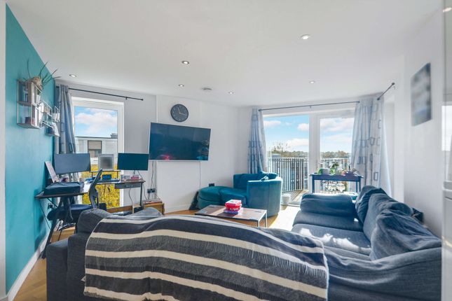 110 Churchill Road, London photo 3
