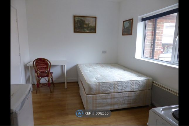 Flat, Wellfield Road, Hatfield photo 4