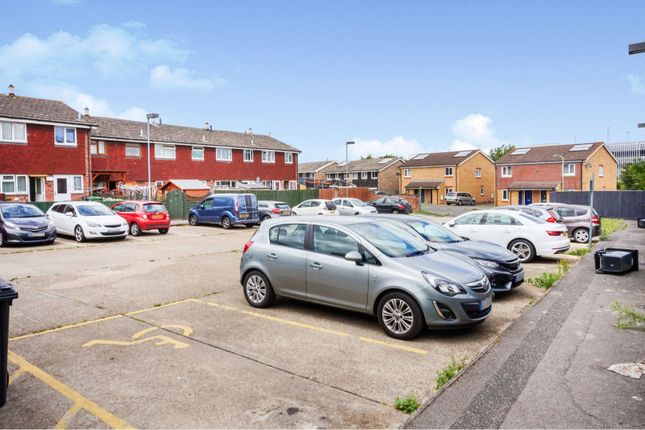 Flat for sale in Castle Walk, Didcot