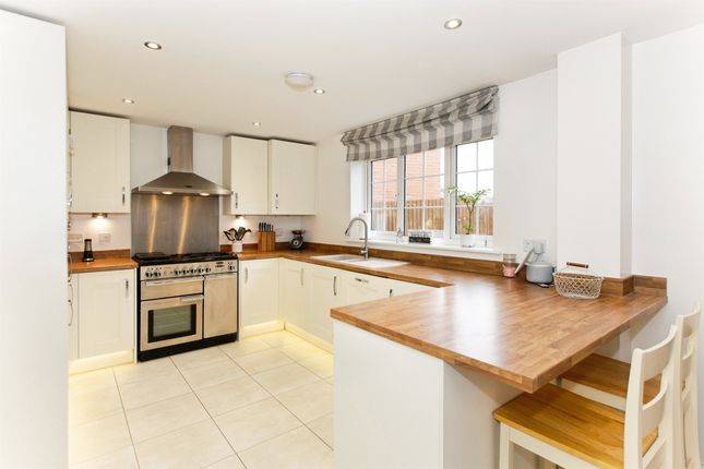 27, Anvil Crescent, Wellingborough photo 3