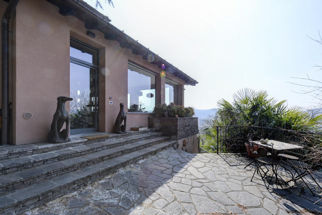 Terraced house for sale in Tavernerio, Como, Lombardy, Italy