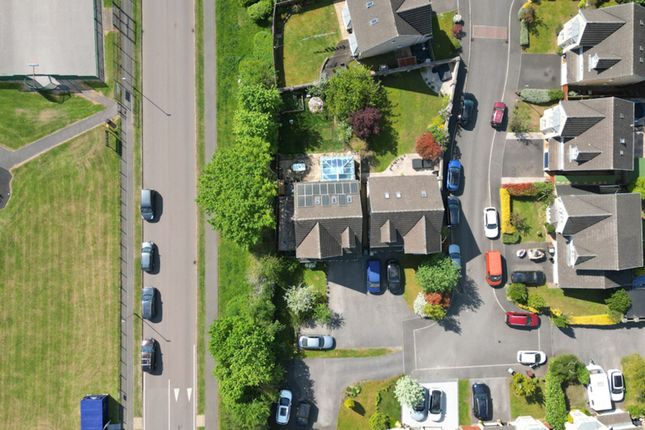 10 Mayflower Close, Glossop photo 4