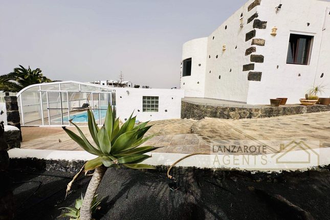Villa for sale in Tinajo, Canary Islands, Spain