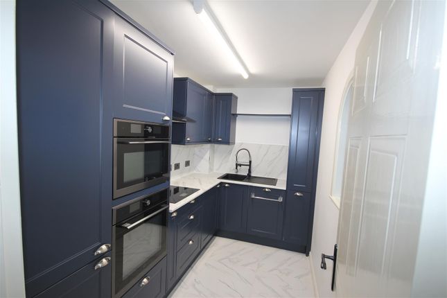 37, Arbour Court, Fareham photo 2