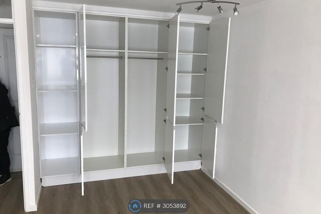 Flat  Selwyn Court, Long Meadow Road Bedgrove, Aylesbury photo 3