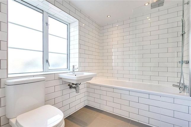 Apartment 1, Gallery Court, London photo 4