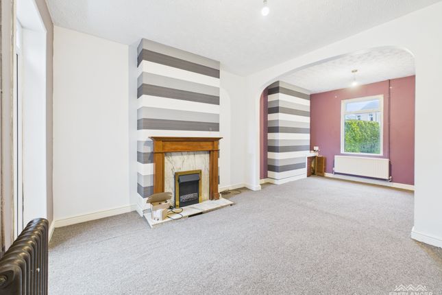 8, Clifton Square, Torfaen photo 3