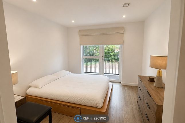 Flat, Purbeck Gardens, London photo 4