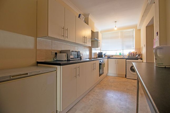 109 Cliff Gardens, Scunthorpe photo 2