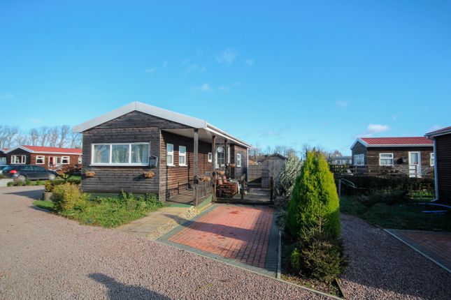 Thumbnail Lodge to rent in Windcatch Close, Spalding