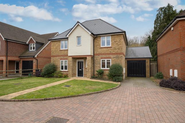 13, Foresters Way, Crawley photo 2