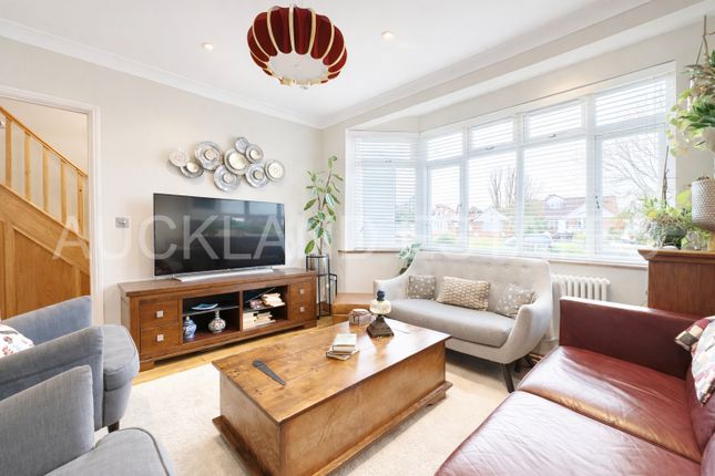 97, Dugdale Hill Lane, Potters Bar photo 4