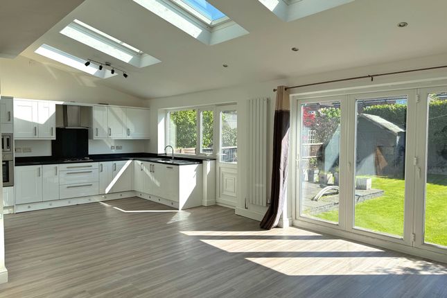 29 Avonlea Road, Sale photo 3