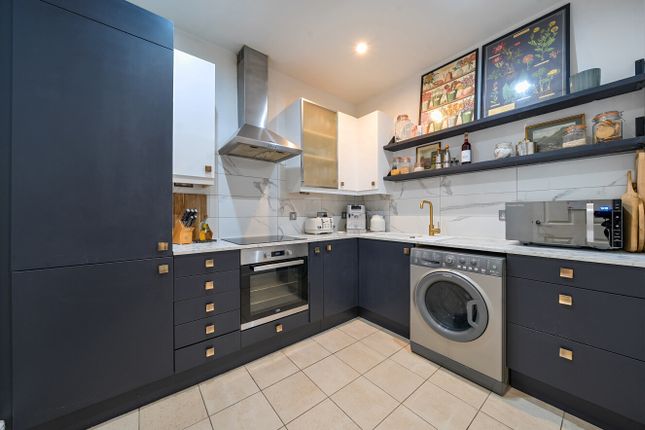 8, North Square, Fareham photo 4