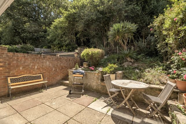 144, Broadacres, Surrey photo 4