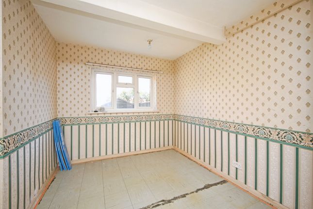 37, Justins Avenue, Stratford-Upon-Avon photo 2