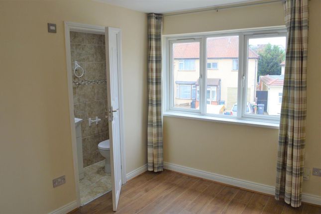 Flat 1, 21, Walnut Tree Road, Hounslow photo 3