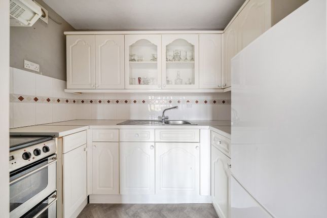 22 Reeve Court,, Tarragon Drive, Surrey photo 3