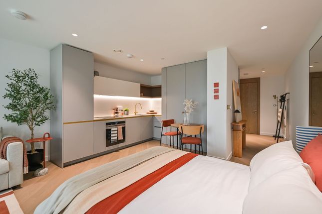 Studio flat on Greenwich Peninsula, North Greenwich, £395,000