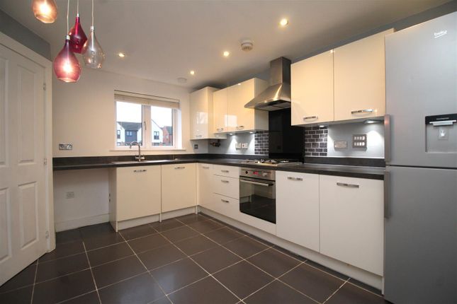 89, Manor Drive, Peterborough photo 4