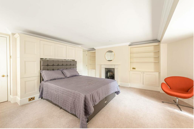 Town house to rent in Craven Street, London