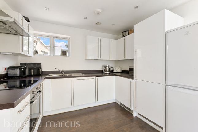 Flat to rent in Parkview Way, Epsom