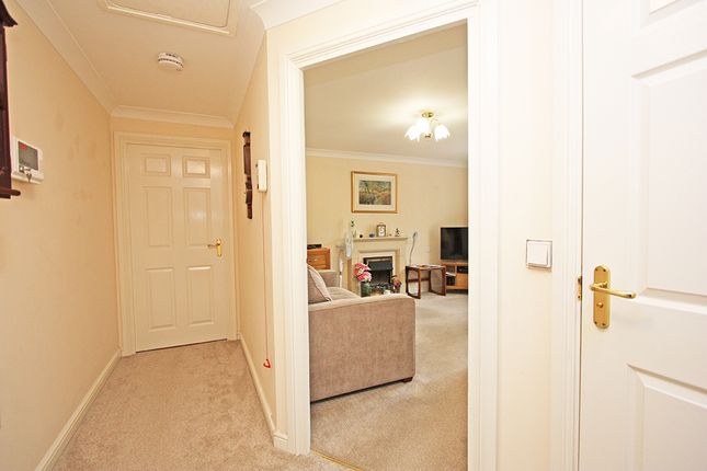 Flat for sale in Hammond Close, Highworth
