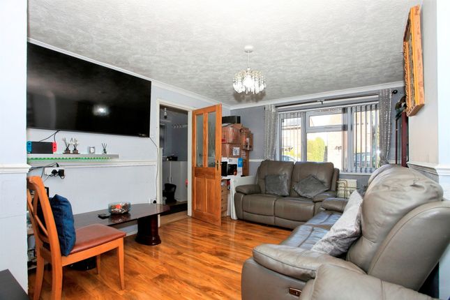 70, Lilac Road, Peterborough photo 2