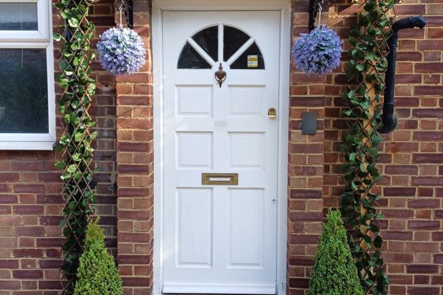 4, The Vale, Feltham photo 2