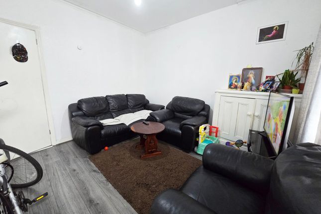 215 Western Road, Leicester photo 2
