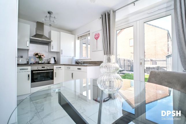 1 Siegen Way, Leeds photo 2