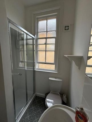 Flat 4, 15, Lower Oldfield Park, Bath photo 4