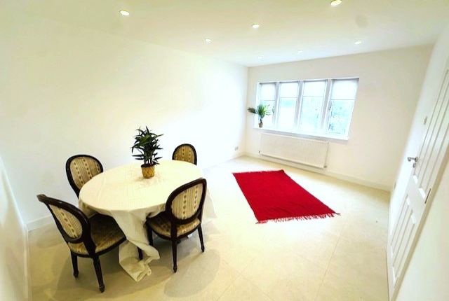 30, Warwick Road, Hounslow photo 3