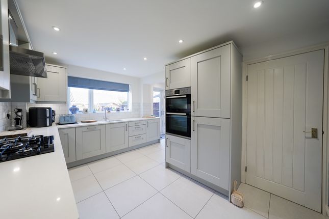 6 Carnation Close, Leicester photo 3