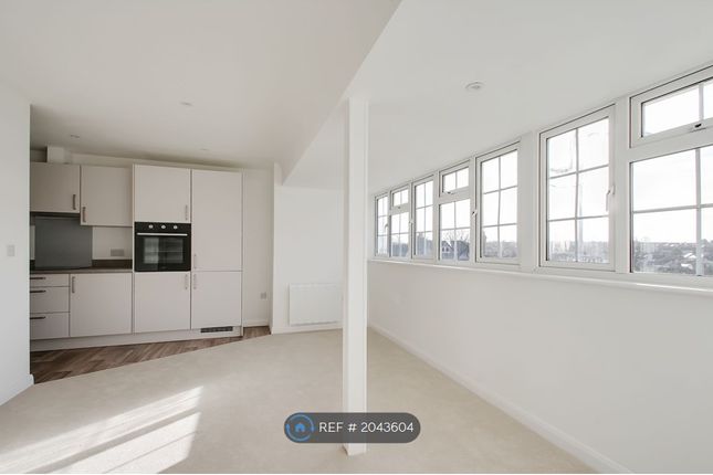 Flat to rent in Parrock Road, Gravesend