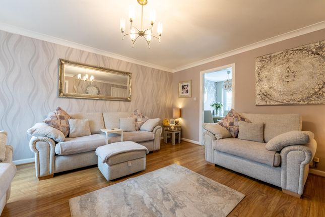 125, Broompark Crescent, Airdrie photo 4