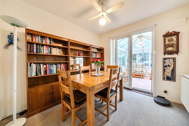34, Badgers Croft, London photo 3