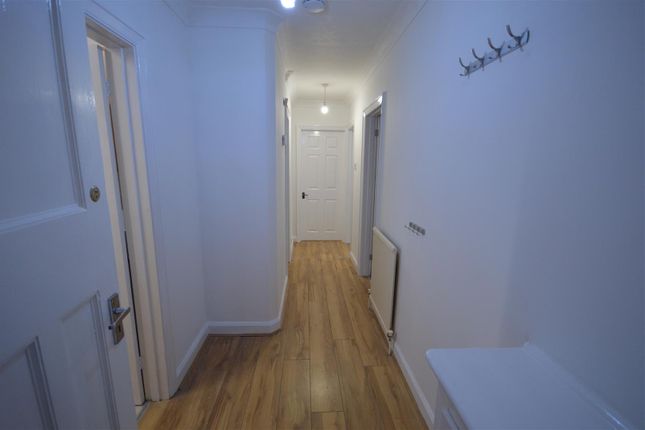23, Bowling Green Avenue, Northants photo 3