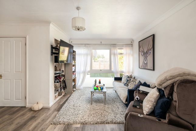 41 Harrison Close, Reigate photo 2