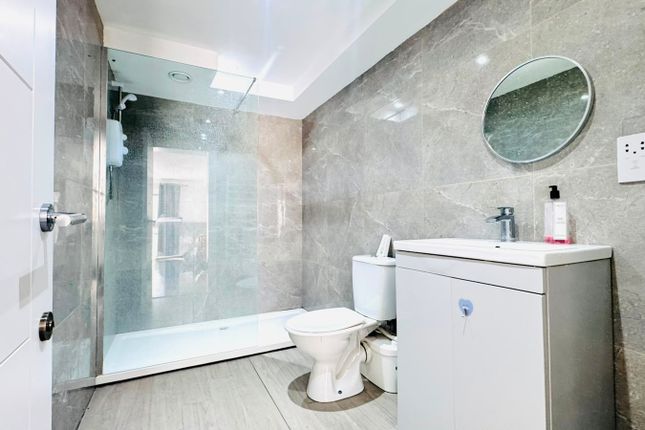 151 Flat 2, High Street, Brentwood photo 5