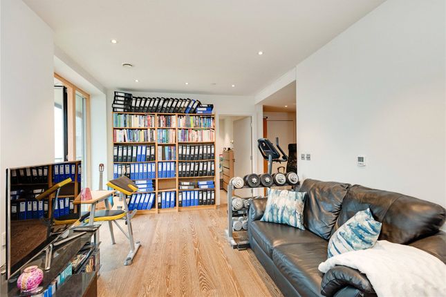 Flat for sale in Cedarside Apartments, London