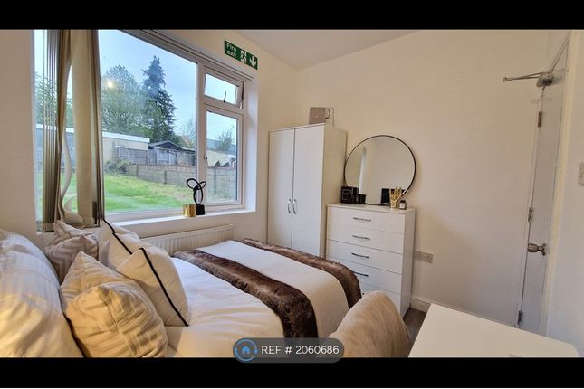 Room to rent in Biscot Road, Luton